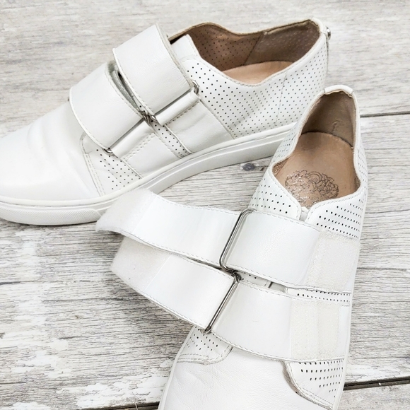 VINCE CAMUTO BRINDY WM 6LEATHER DBL STRAP SNEAKERS - Picture 8 of 10